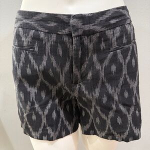 GAP Women's Black and White Ikat pattern shorts.